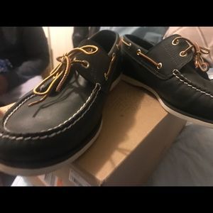 LIGHTLY WORN DARK NAVY TIMBERLAND BOAT SHOES